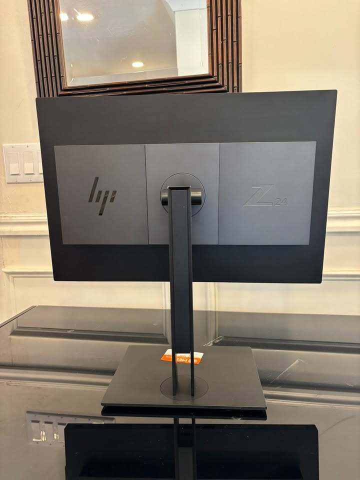 🖥️ HP Z24 – 24” Professional Monitor