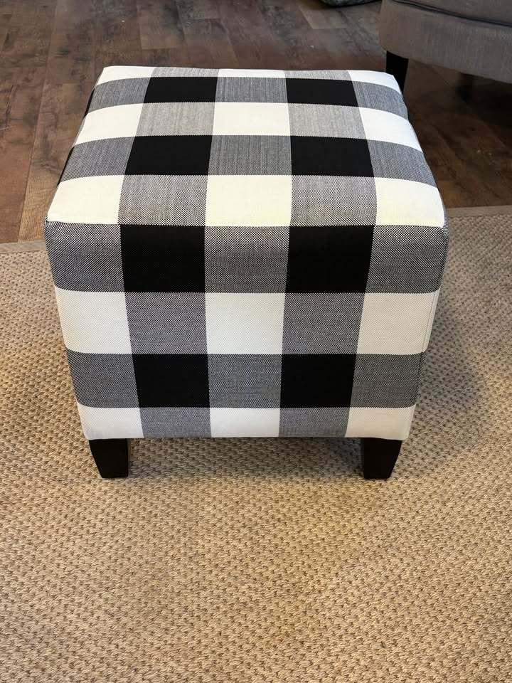 🪑 Black & White Checkered Cube Ottoman