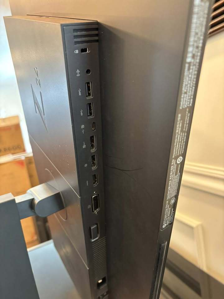🖥️ HP Z24 – 24” Professional Monitor