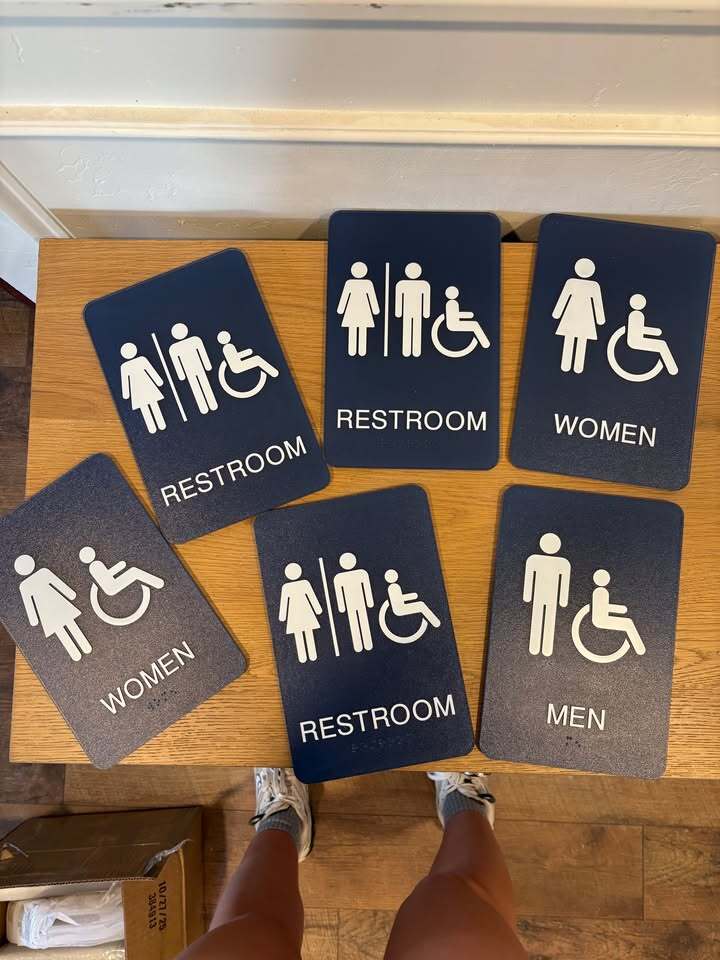 🚻 Bathroom Signs – Set of 6