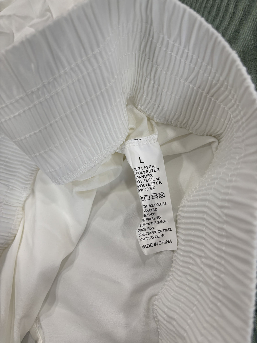 White Athletic Running Shorts with Zipper Pocket Size L