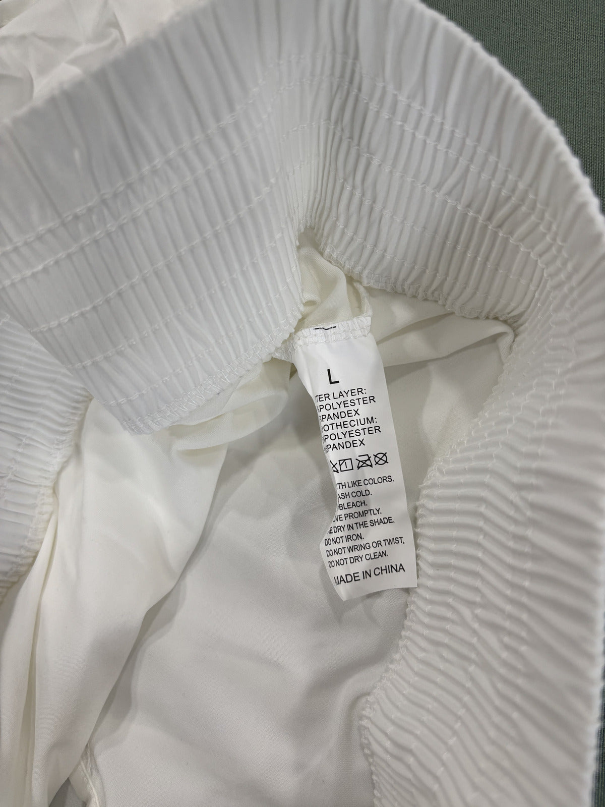 White Athletic Running Shorts with Zipper Pocket Size L