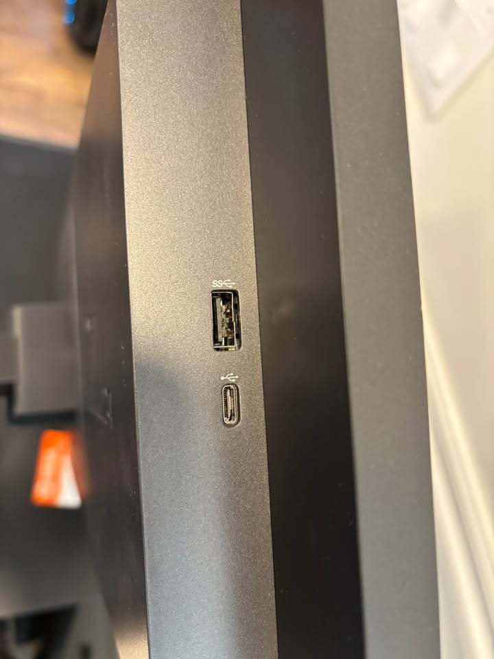 🖥️ HP Z24 – 24” Professional Monitor