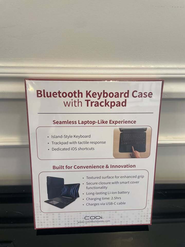 Bluetooth Keyboard Case w/ Trackpad – iPad (Multiple Models)