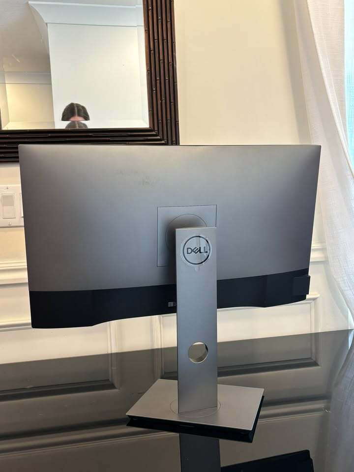 🖥️ Dell Flat Panel Monitor U2720Q – 100–240V / 50–60Hz / 2.5A