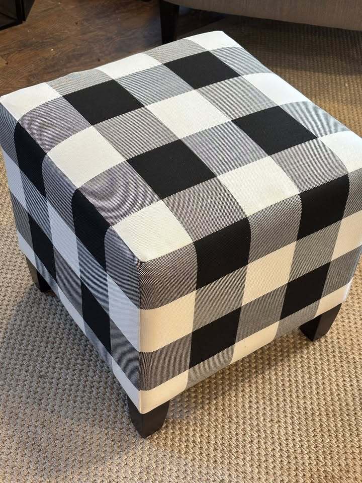 🪑 Black & White Checkered Cube Ottoman