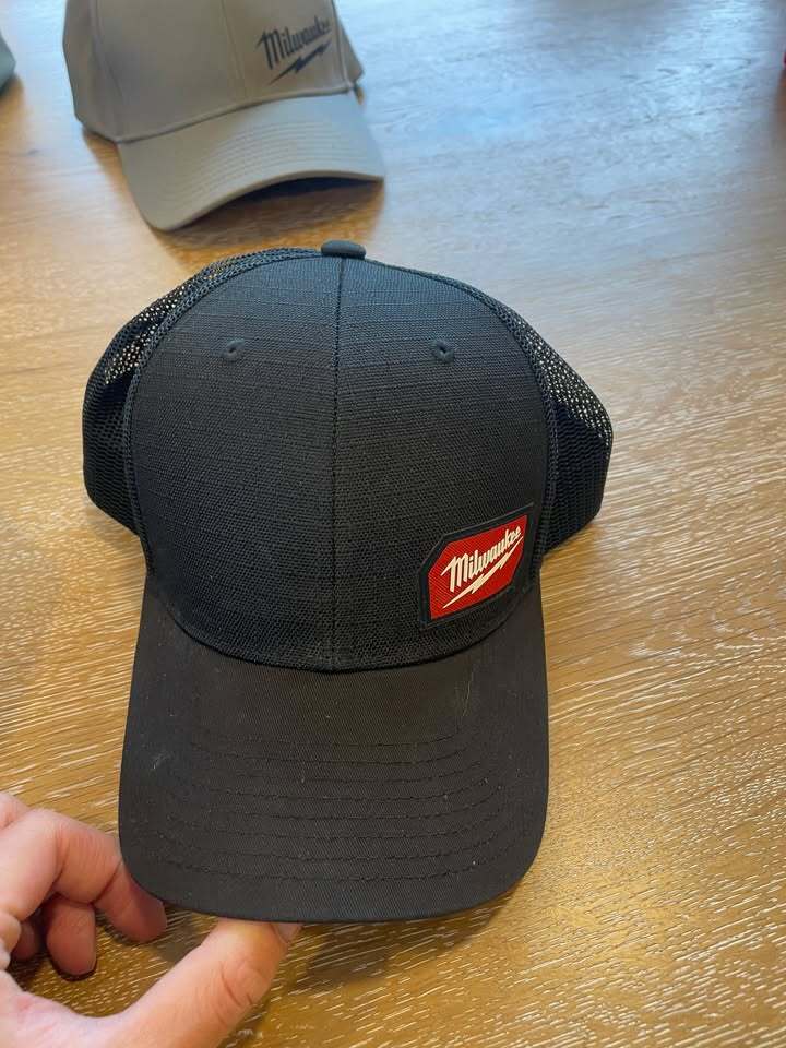 🧢 Milwaukee Men’s Snapback Hat – Black (One Size)