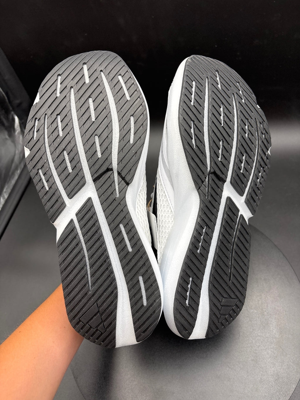 Adidas Light Breeze White and Black Running Shoes Size 10