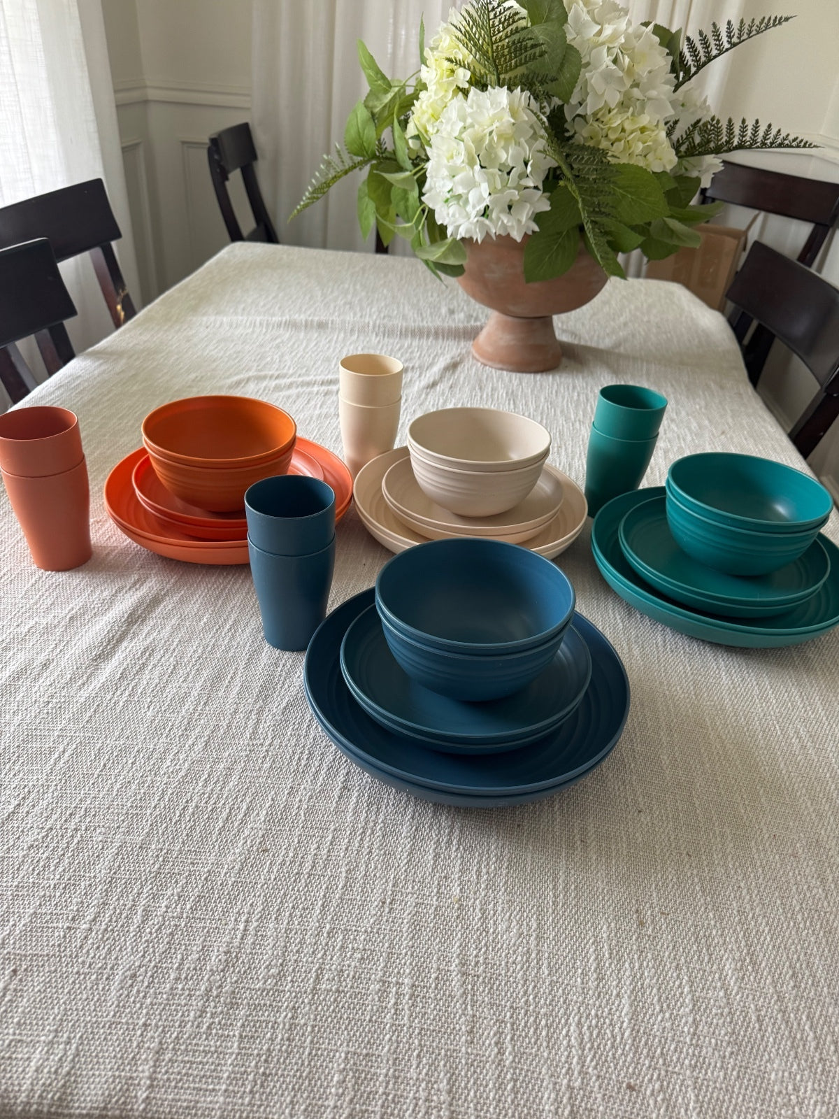 Colorful Plastic Dinnerware Set with Plates, Bowls, and Cups in Multiple Colors