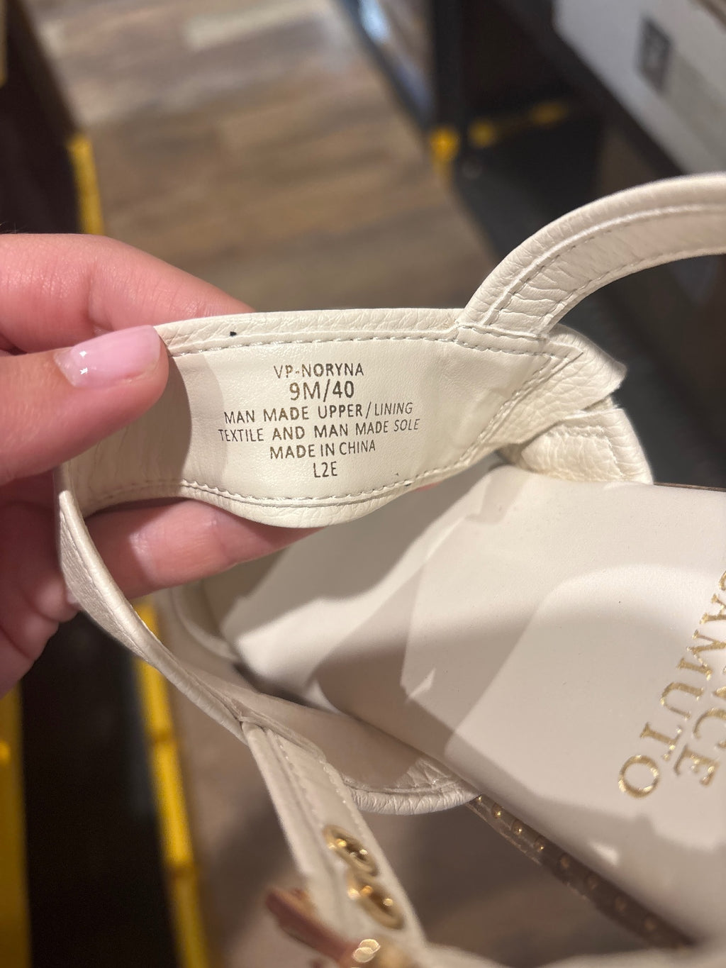 Vince Camuto Women's White Leather Buckle Sandals Size 9