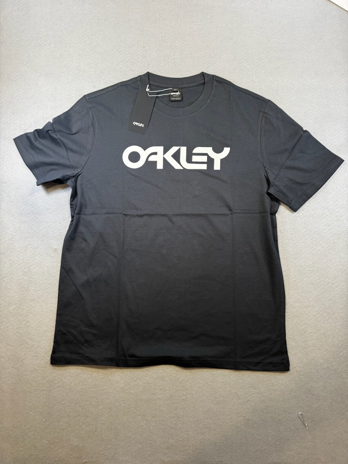 Oakley Men's Regular Fit Black T-Shirt with Logo - Size M