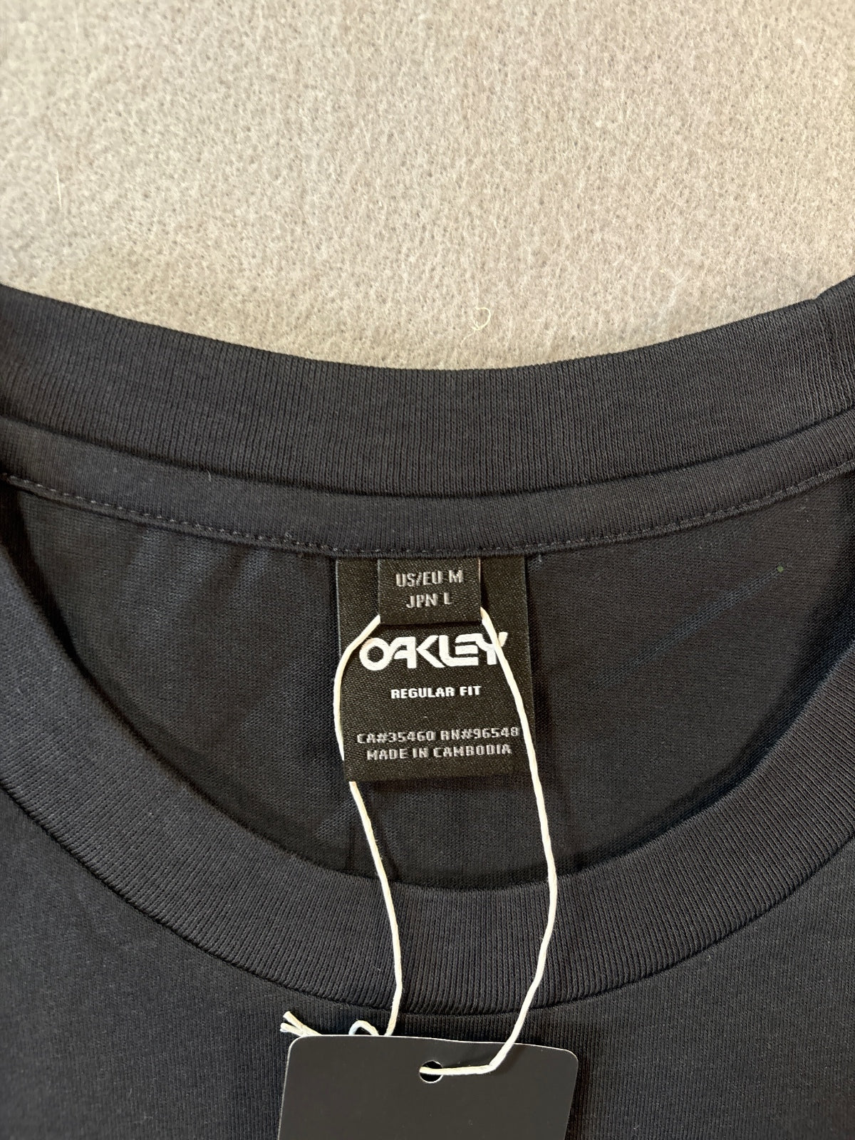 Oakley Men's Regular Fit Black T-Shirt with Logo - Size M