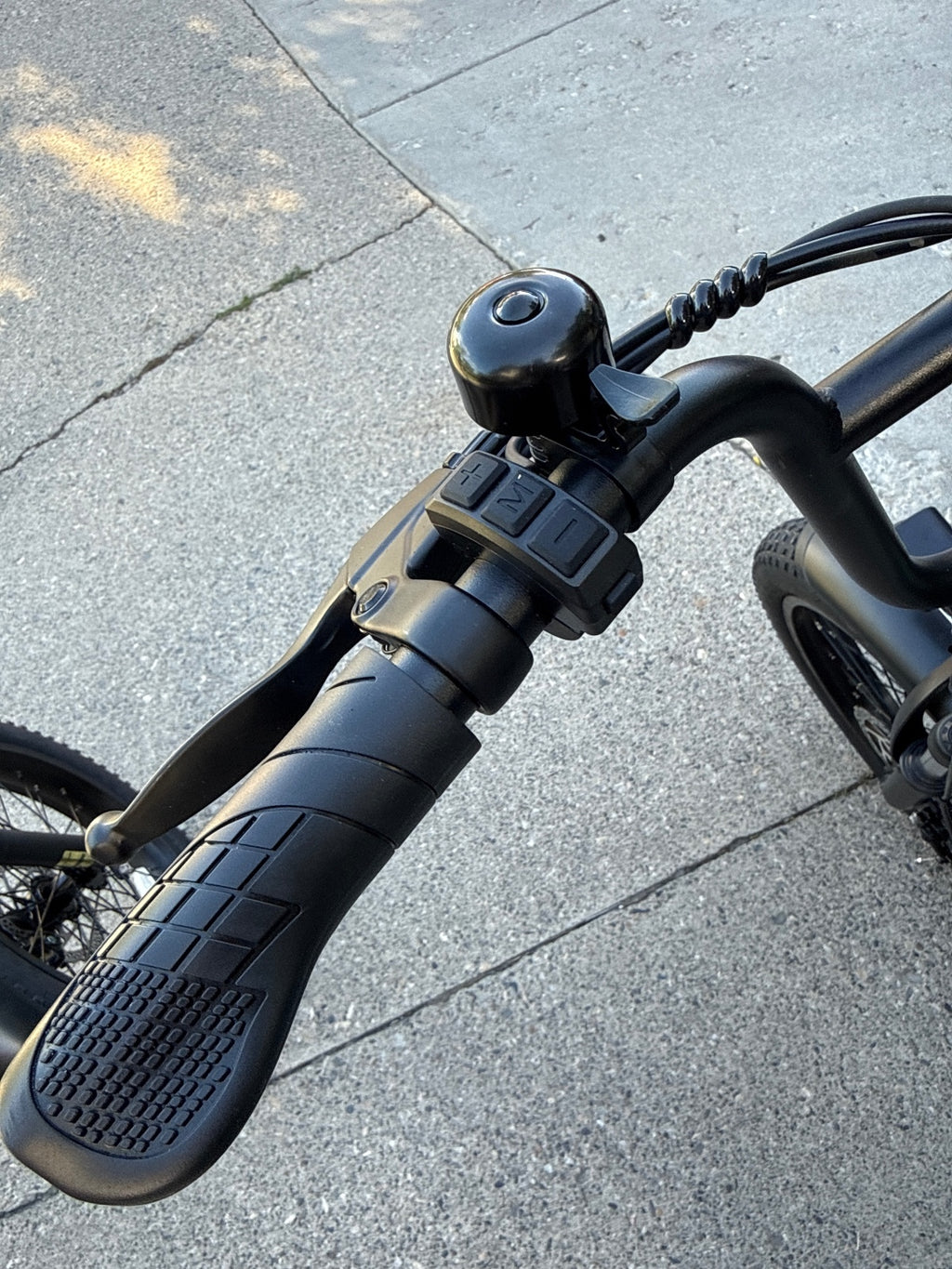 URLIFE Electric Bike with Shimano Gear System and Rear Rack