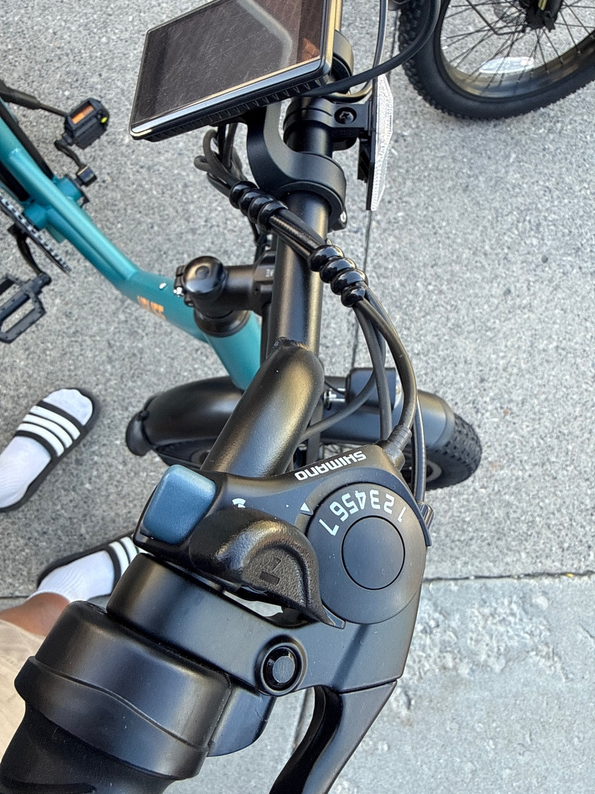 URLIFE Electric Bike with Shimano Gear System and Rear Rack