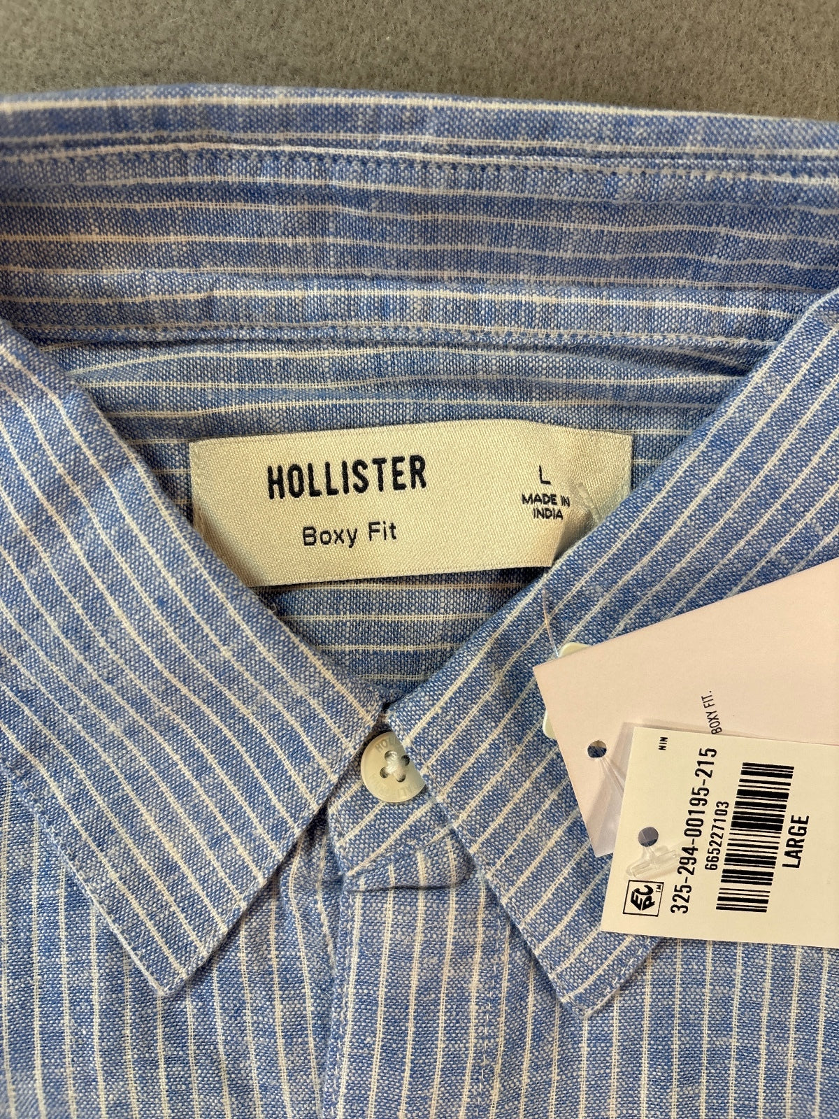 Hollister Men's Boxy Fit Short Sleeve Button-Up Shirt Large