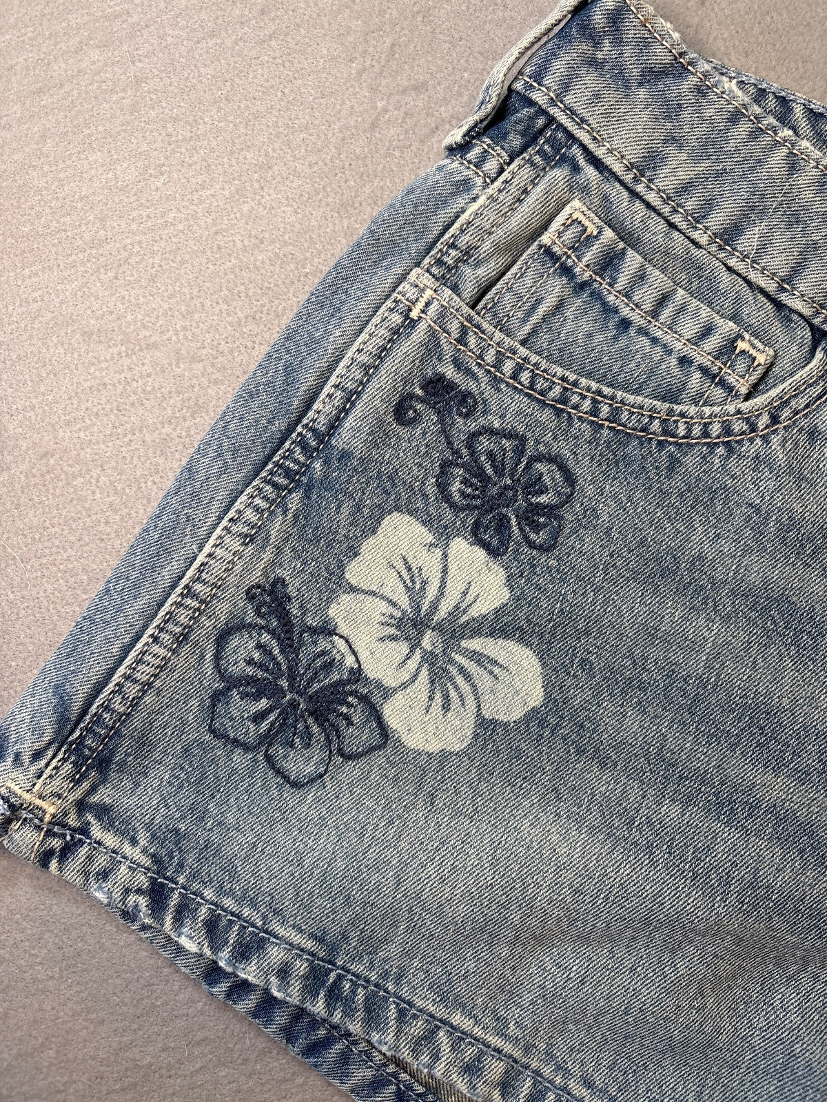 Hollister High-Rise A-Line Curvy Fit Denim Shorts Size 8