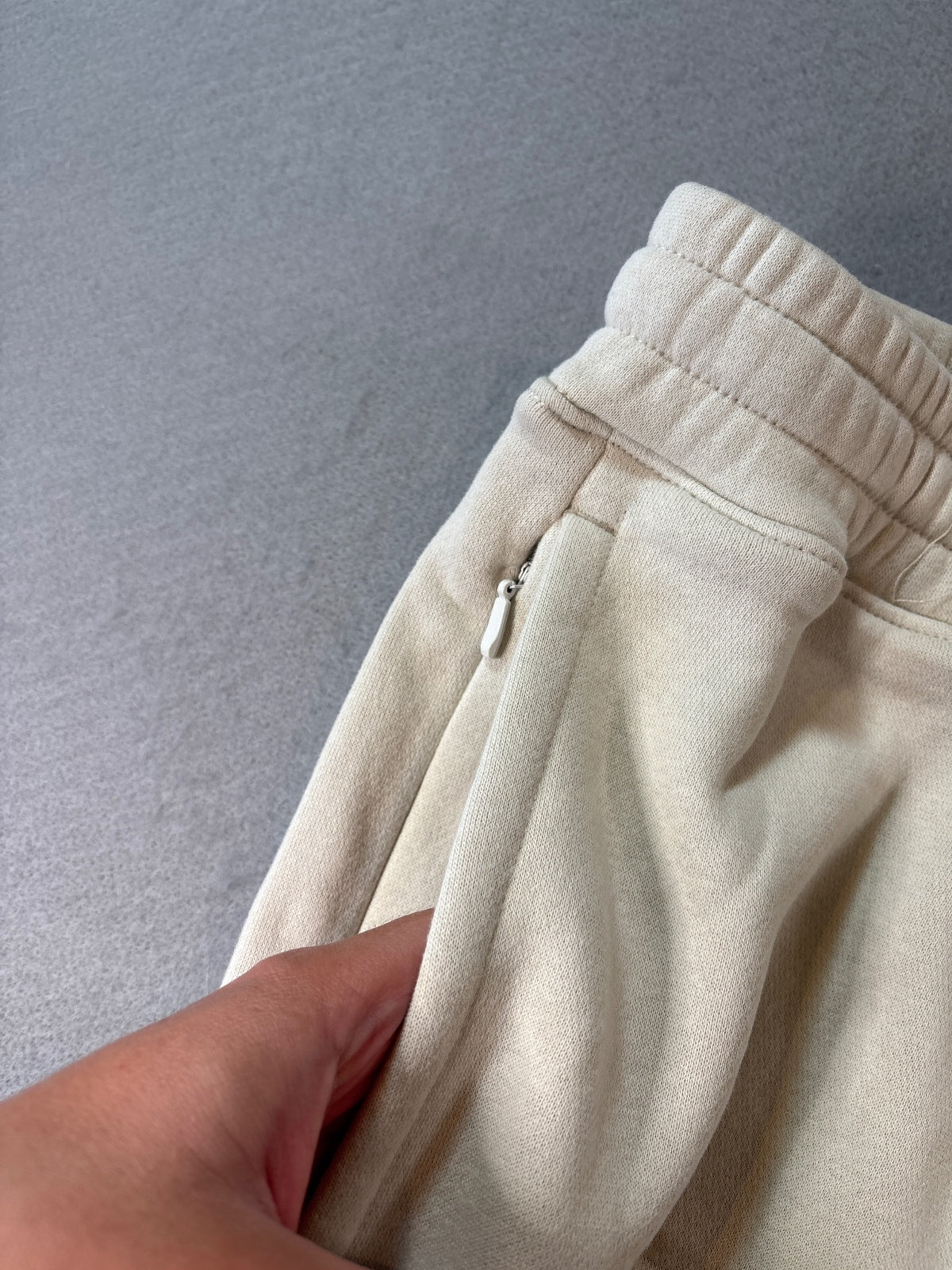 Hollister Baggy Fleece Shorts XL Cream Soft Zipper Pockets