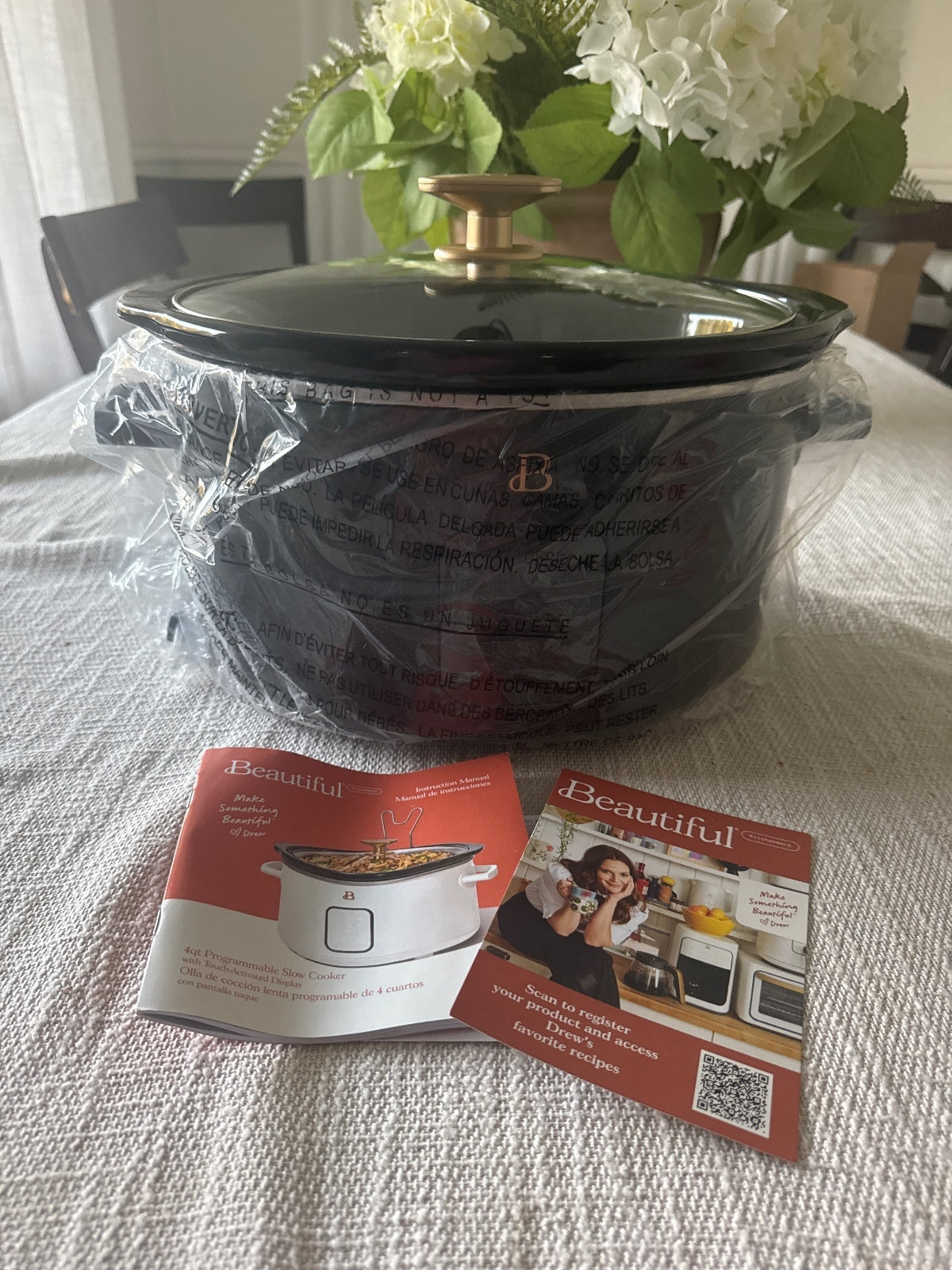 Beautiful 4qt Programmable Slow Cooker with Touch-Activated Display - Black