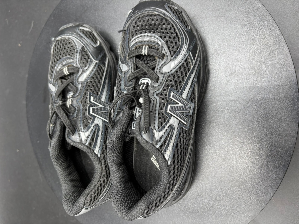 New Balance Black Athletic Kids Unisex Sneakers Size US 10