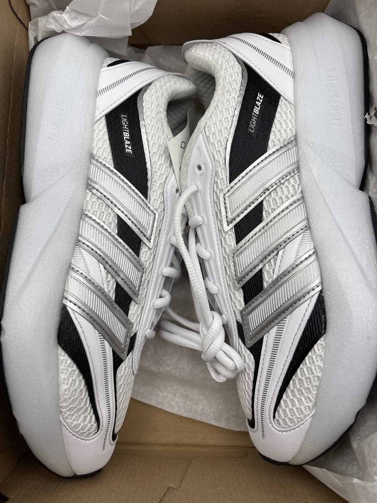 Adidas Light Breeze White and Black Running Shoes Size 10