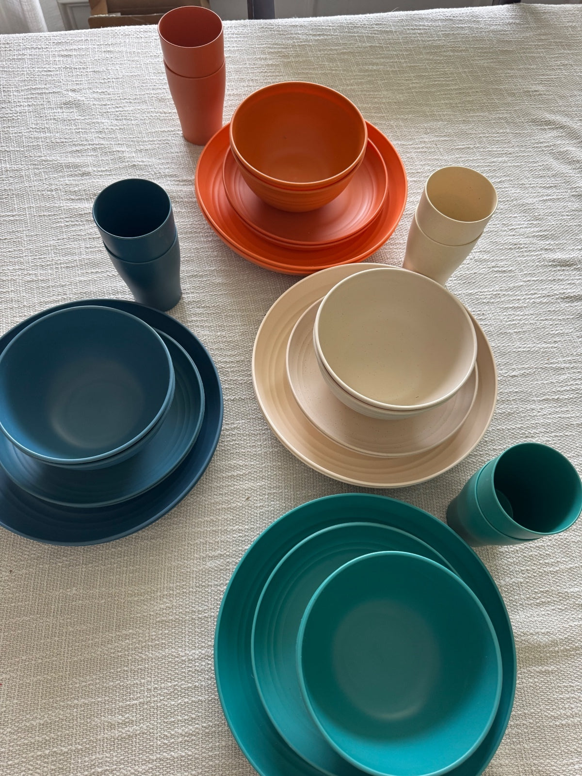 Colorful Plastic Dinnerware Set with Plates, Bowls, and Cups in Multiple Colors