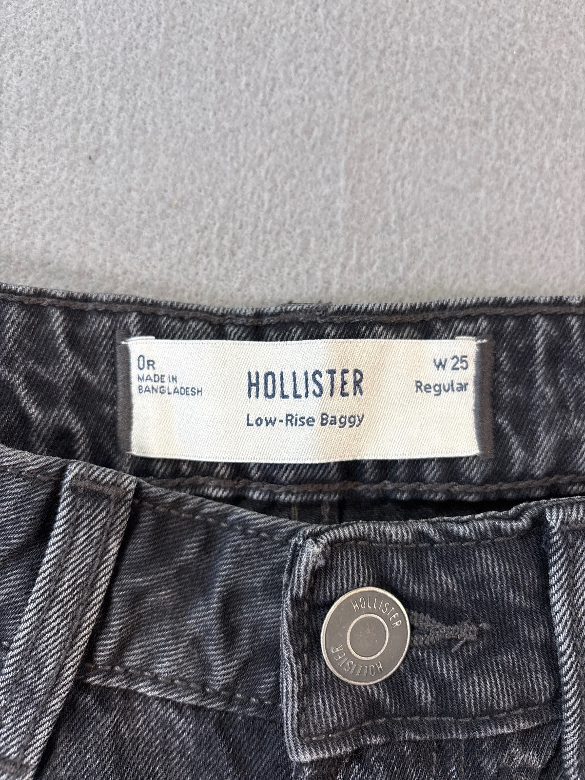 Hollister Low-Rise Baggy Jeans in Black, Size W25 Regular