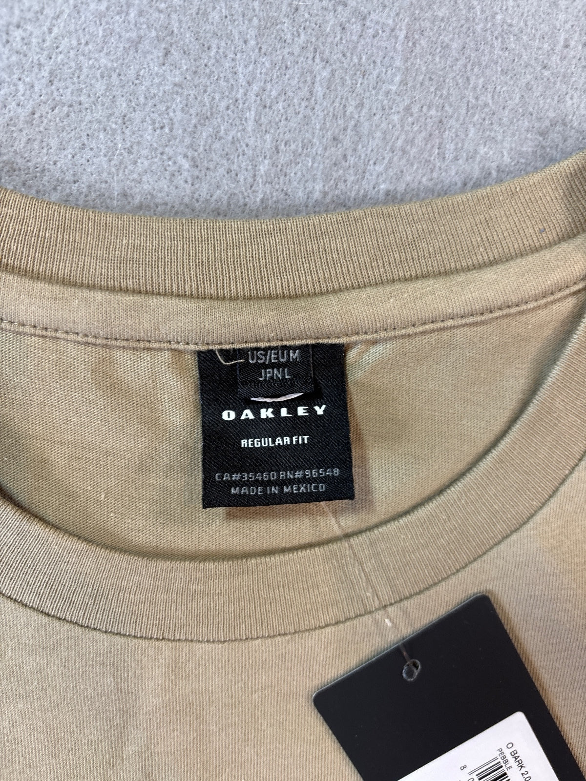Oakley Men's Regular Fit T-Shirt Beige Medium New with Tags