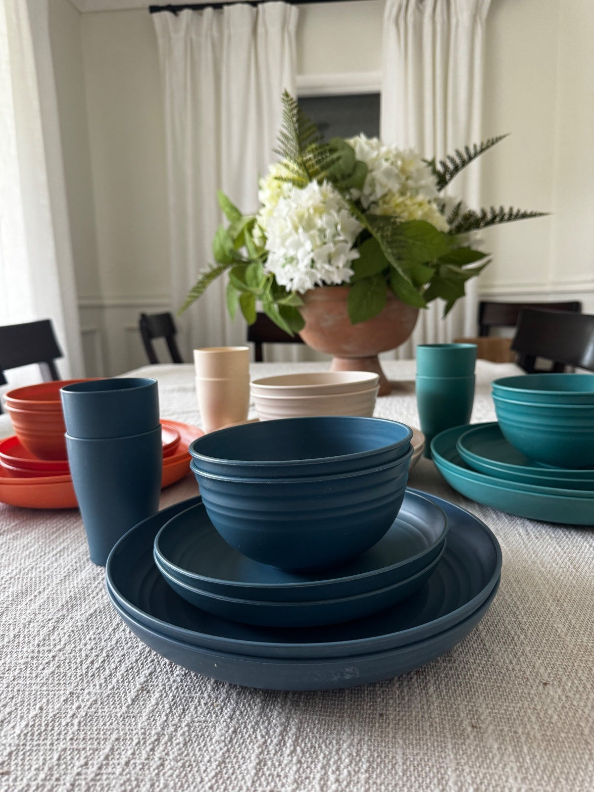 Colorful Plastic Dinnerware Set with Plates, Bowls, and Cups in Multiple Colors