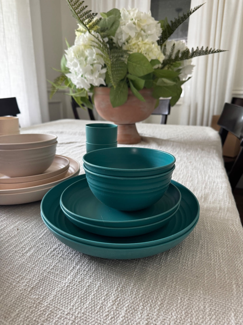 Colorful Plastic Dinnerware Set with Plates, Bowls, and Cups in Multiple Colors