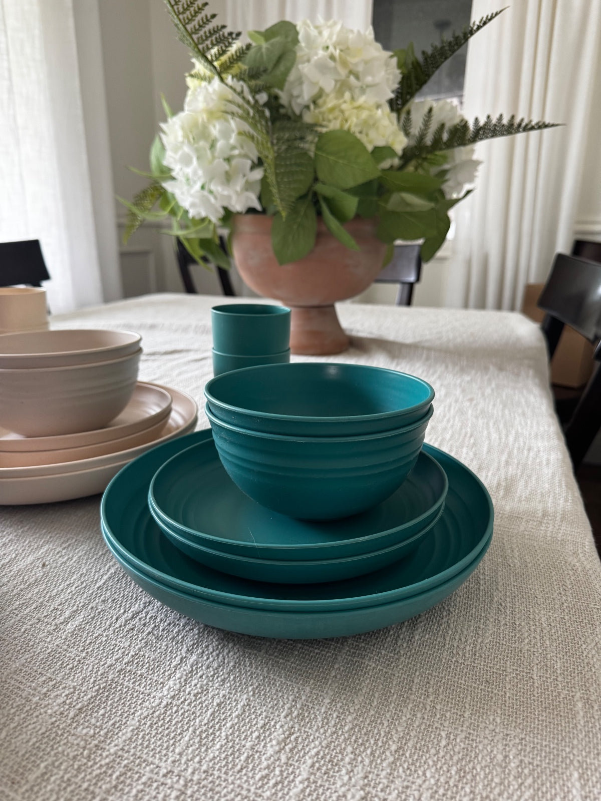 Colorful Plastic Dinnerware Set with Plates, Bowls, and Cups in Multiple Colors