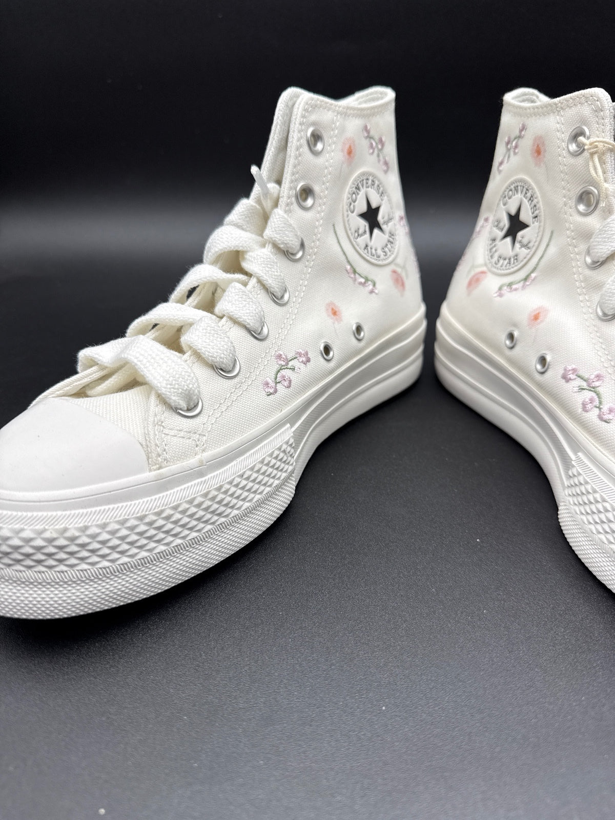 Converse Chuck Taylor Floral High Tops White Women’s 8 NIB