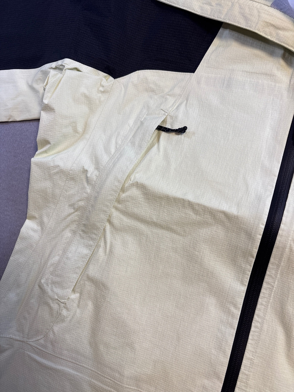 The North Face Women's Waterproof Windbreaker Jacket in Lexn