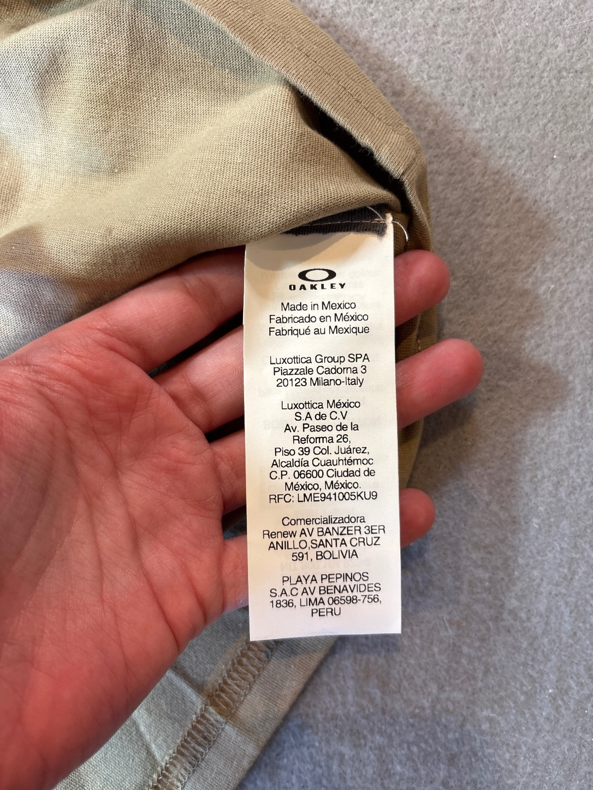Oakley Men's Regular Fit T-Shirt Beige Medium New with Tags