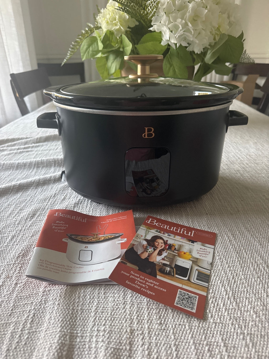 Beautiful 4qt Programmable Slow Cooker with Touch-Activated Display - Black