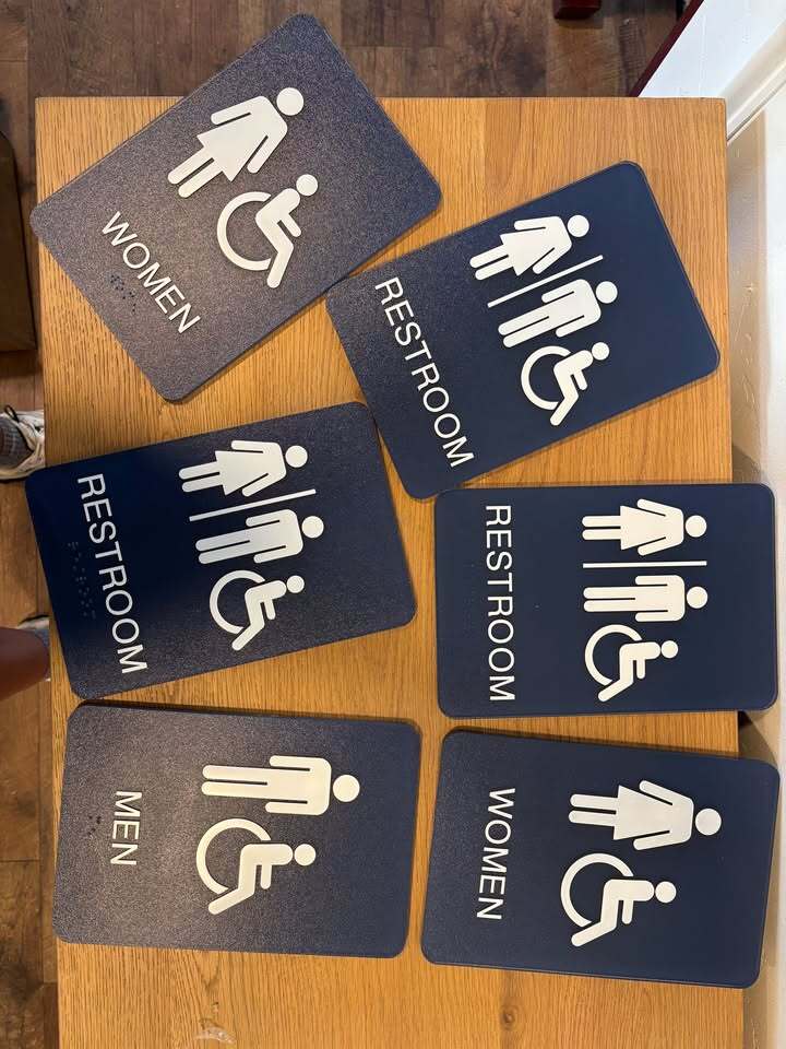 🚻 Bathroom Signs – Set of 6