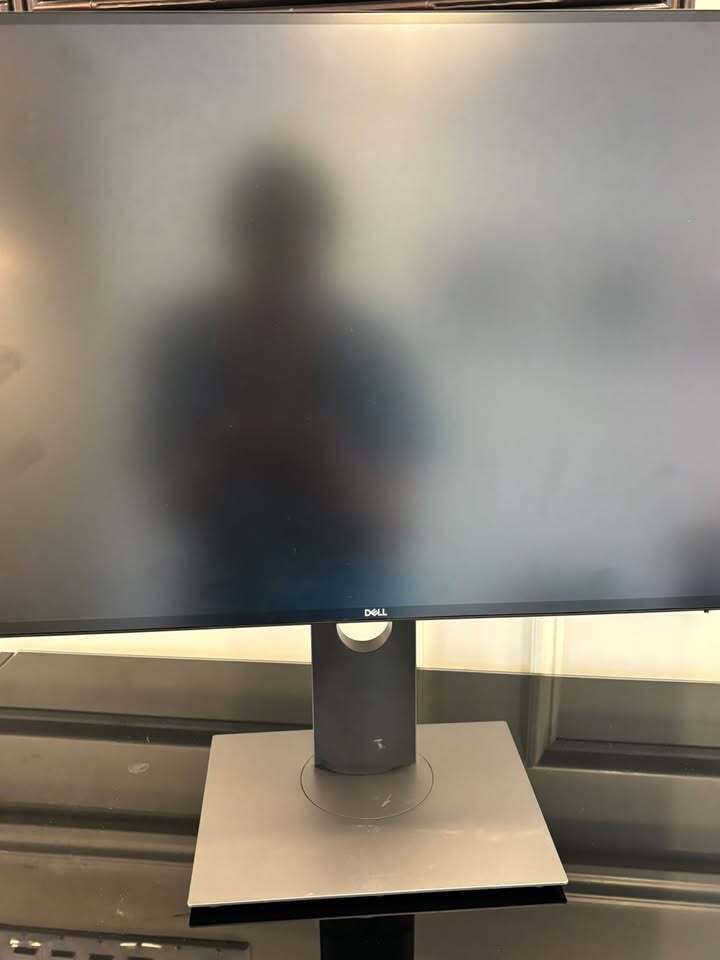 🖥️ Dell Flat Panel Monitor U2720Q – 100–240V / 50–60Hz / 2.5A